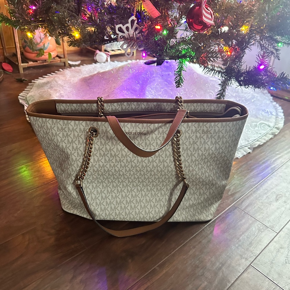 Michael Kors Jet Set Tote